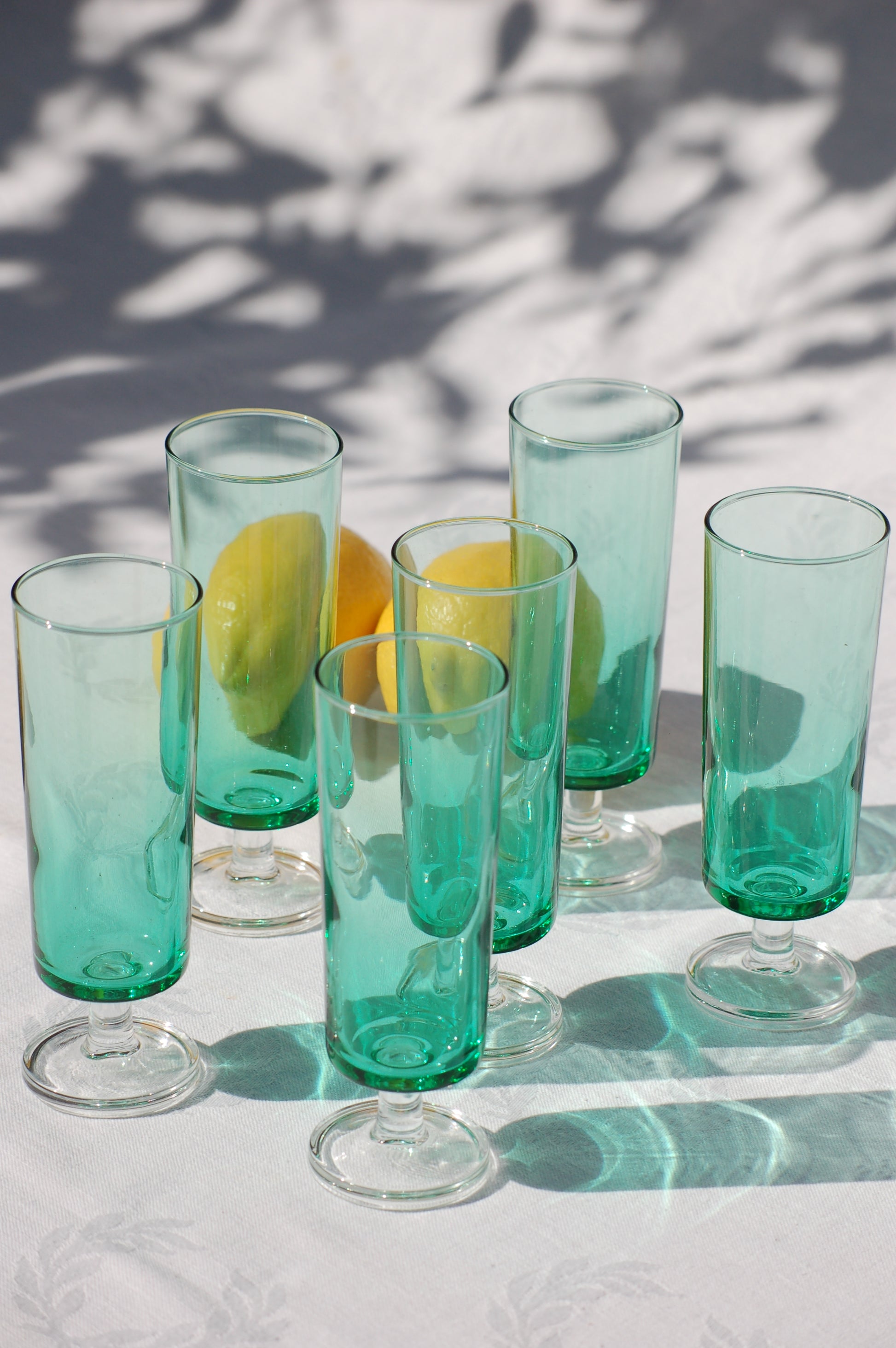 ©mediterraStyle Have your prosecco or champagne in seventies mood with these super cute and elegant glasses in a light emerald green. Set of six flutes from Luminarc, France. Beautiful effect if you combine the light green glasses with a darker green element or gold colored on the table. Like a caraf, vase or candleholder. Loved and sold by Mediterra Style