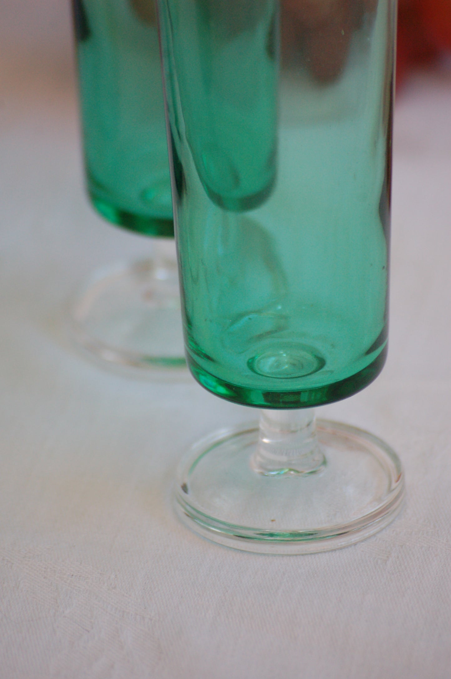 ©mediterraStyle Have your prosecco or champagne in seventies mood with these super cute and elegant glasses in a light emerald green. Set of six flutes from Luminarc, France. Beautiful effect if you combine the light green glasses with a darker green element or gold colored on the table. Like a caraf, vase or candleholder. Loved and sold by Mediterra Style