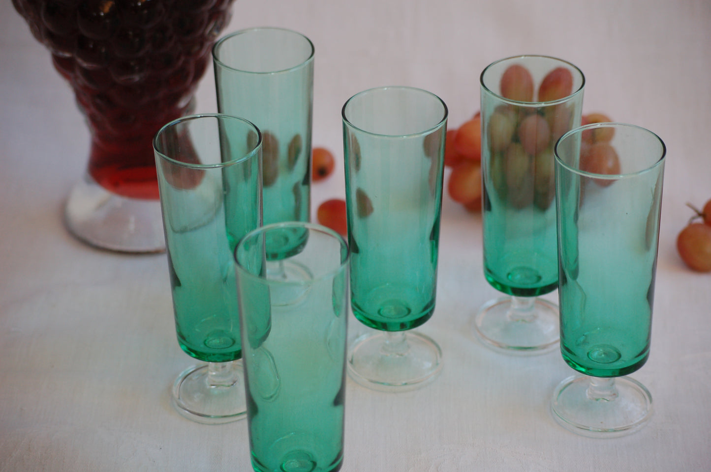 ©mediterraStyle Have your prosecco or champagne in seventies mood with these super cute and elegant glasses in a light emerald green. Set of six flutes from Luminarc, France. Beautiful effect if you combine the light green glasses with a darker green element or gold colored on the table. Like a caraf, vase or candleholder. Loved and sold by Mediterra Style