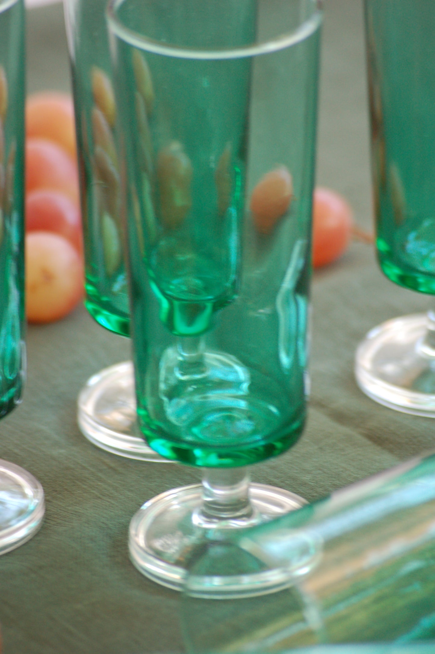 ©mediterraStyle Have your prosecco or champagne in seventies mood with these super cute and elegant glasses in a light emerald green. Set of six flutes from Luminarc, France. Beautiful effect if you combine the light green glasses with a darker green element or gold colored on the table. Like a caraf, vase or candleholder. Loved and sold by Mediterra Style